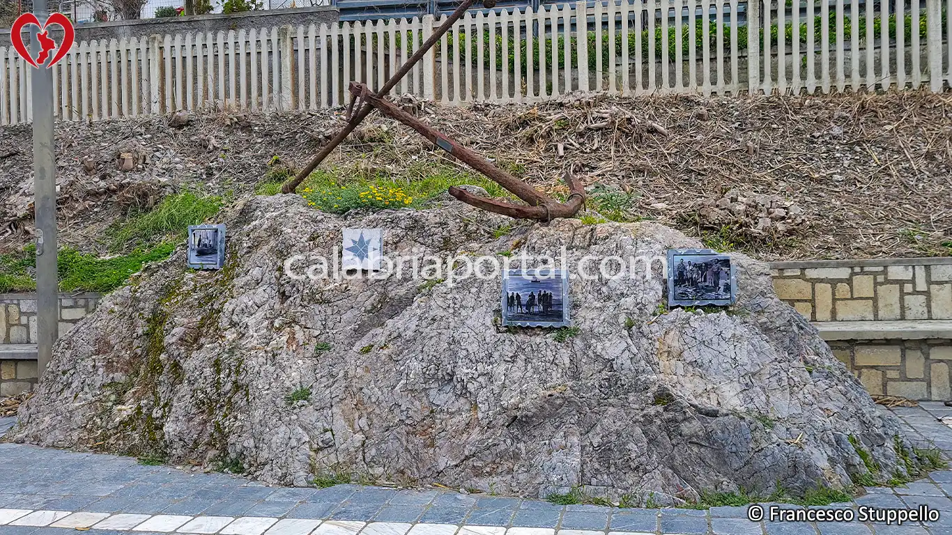 Monumento ai Pescatori ad Acquappesa Marina (CS)