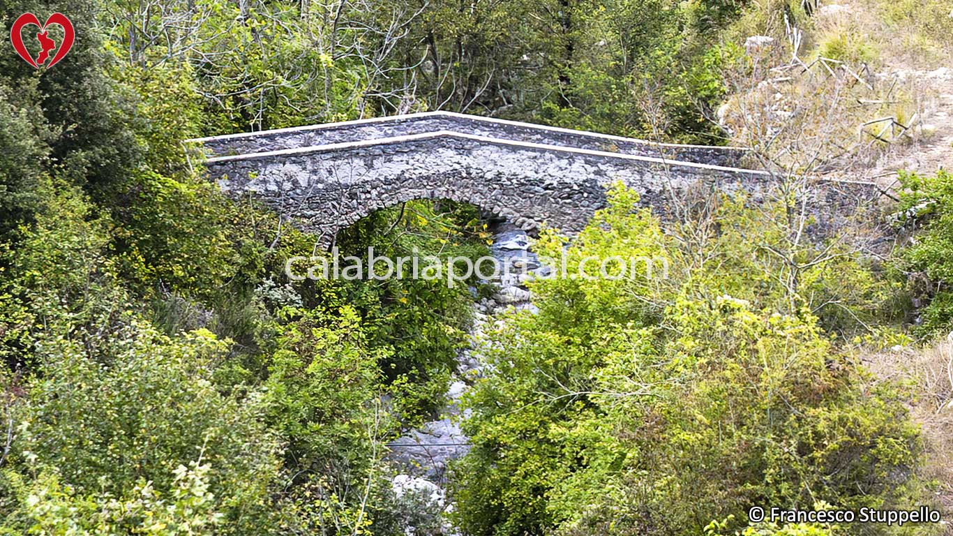 Il Ponte Medievale ad Aieta (CS)