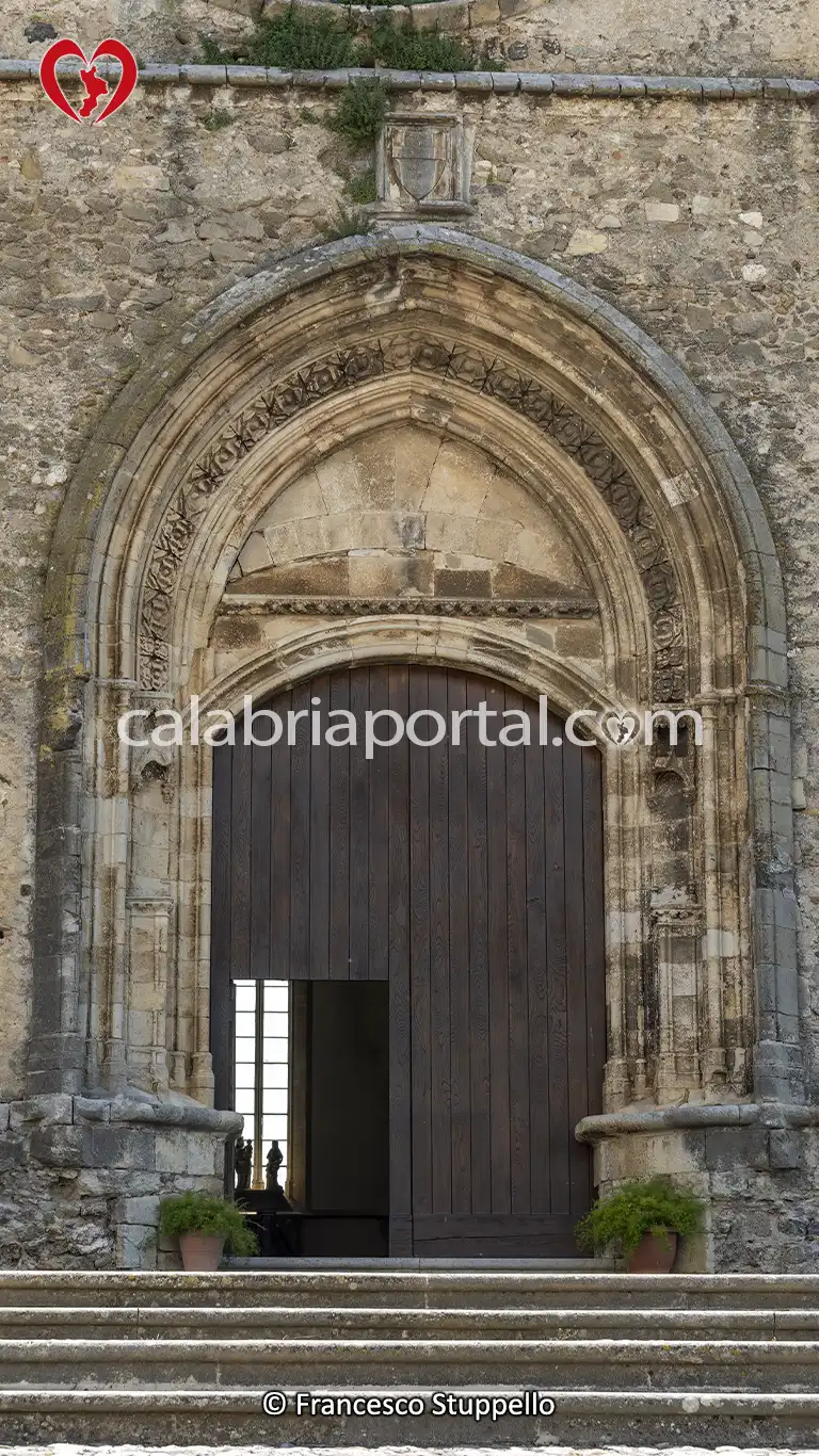 Portale della Chiesa di Santa Maria della Consolazione ad Altomonte (CS)