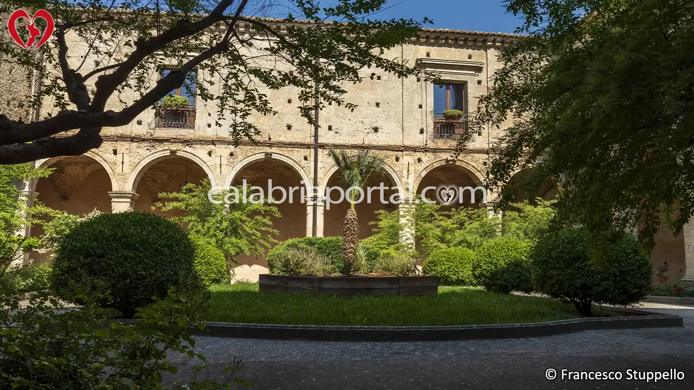 Il Giardino del Chiostro del Monastero di San Francesco ad Altomonte (CS)