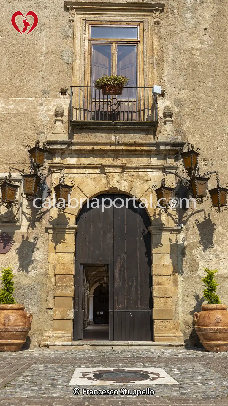 Portale del Monastero di San Francesco ad Altomonte (CS)