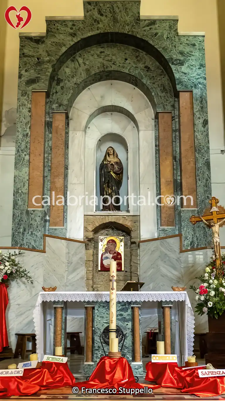L'Altare Maggiore della Chiesa di Santa Maria La Pinta ad Amantea