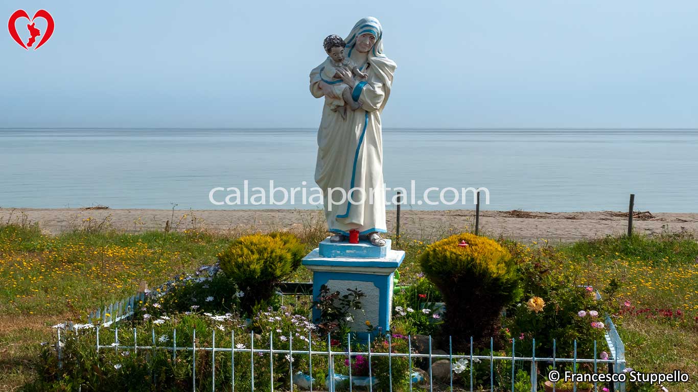 Monumento a Madre Teresa di Calcutta a Cariati Marina (CS)