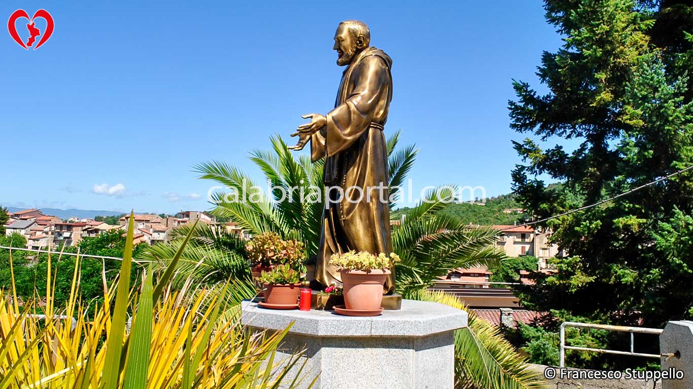 Monumento a San Pio a Celico (CS)