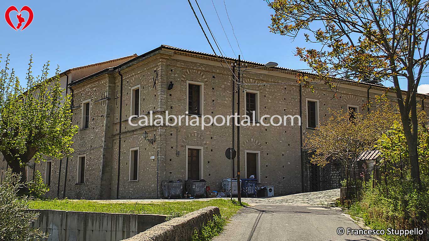 Cerisano (CS): Palazzo Sersale