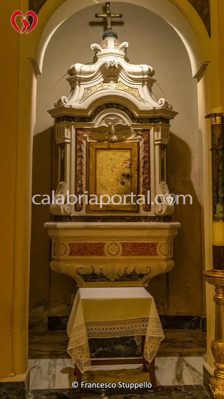 Antico Fonte Battesimale della Chiesa di San Benedetto a Cetraro
