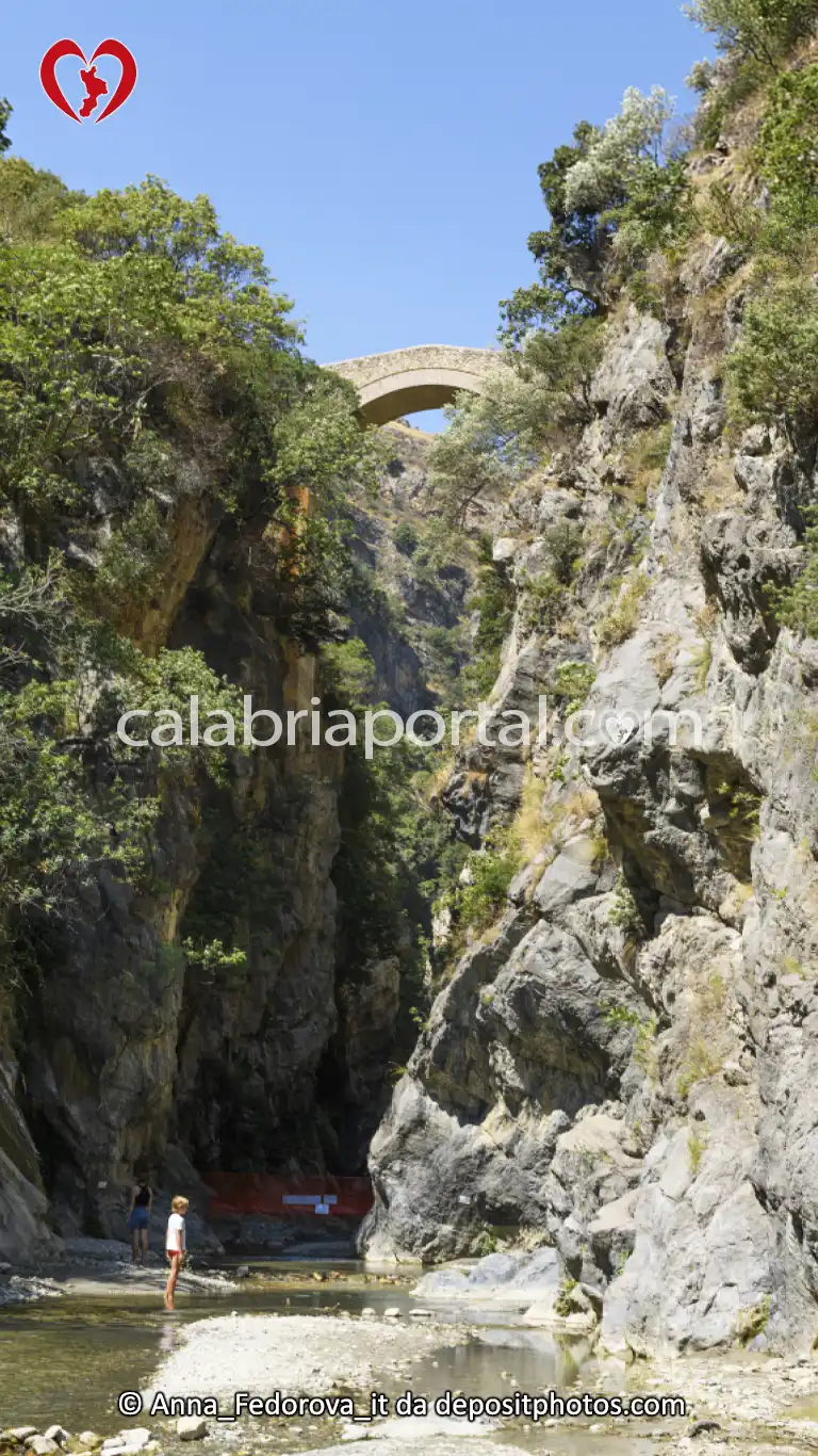 Ponte del Diavolo a Civita (CS)