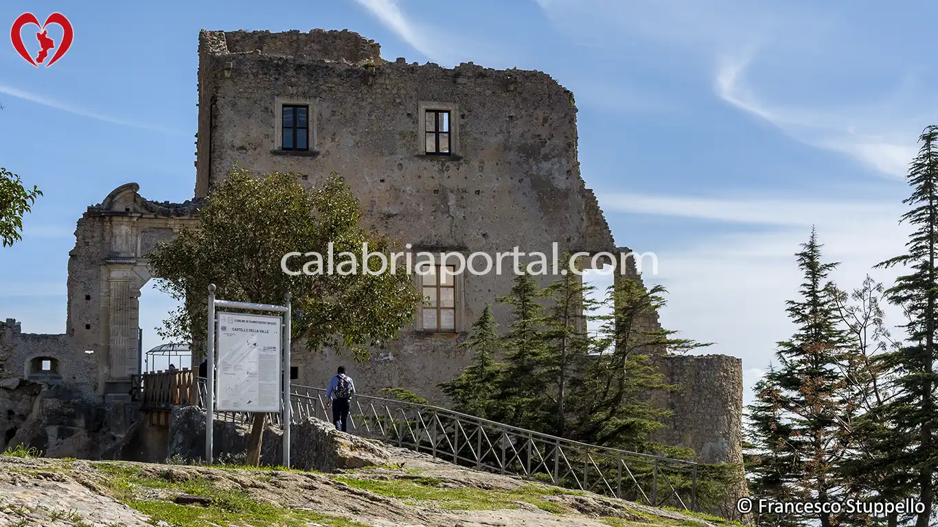 Fiumefreddo Bruzio (CS): Castello della Valle