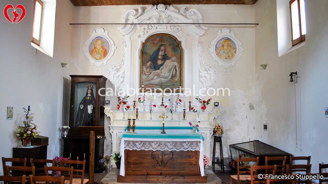 Interno della Cappella di Santa Maria La Greca a Laino Borgo (CS)