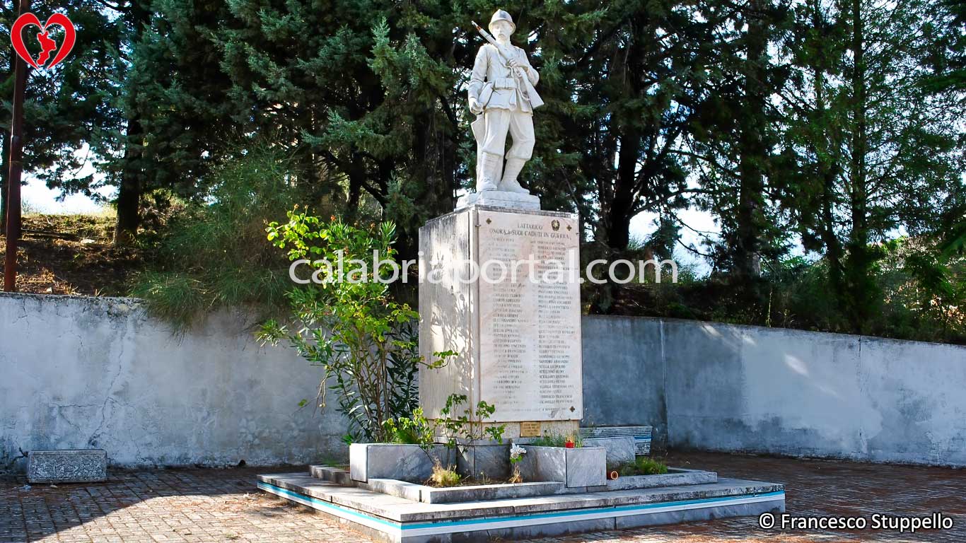 Monumento ai Caduti per la Patria a Lattarico (CS)