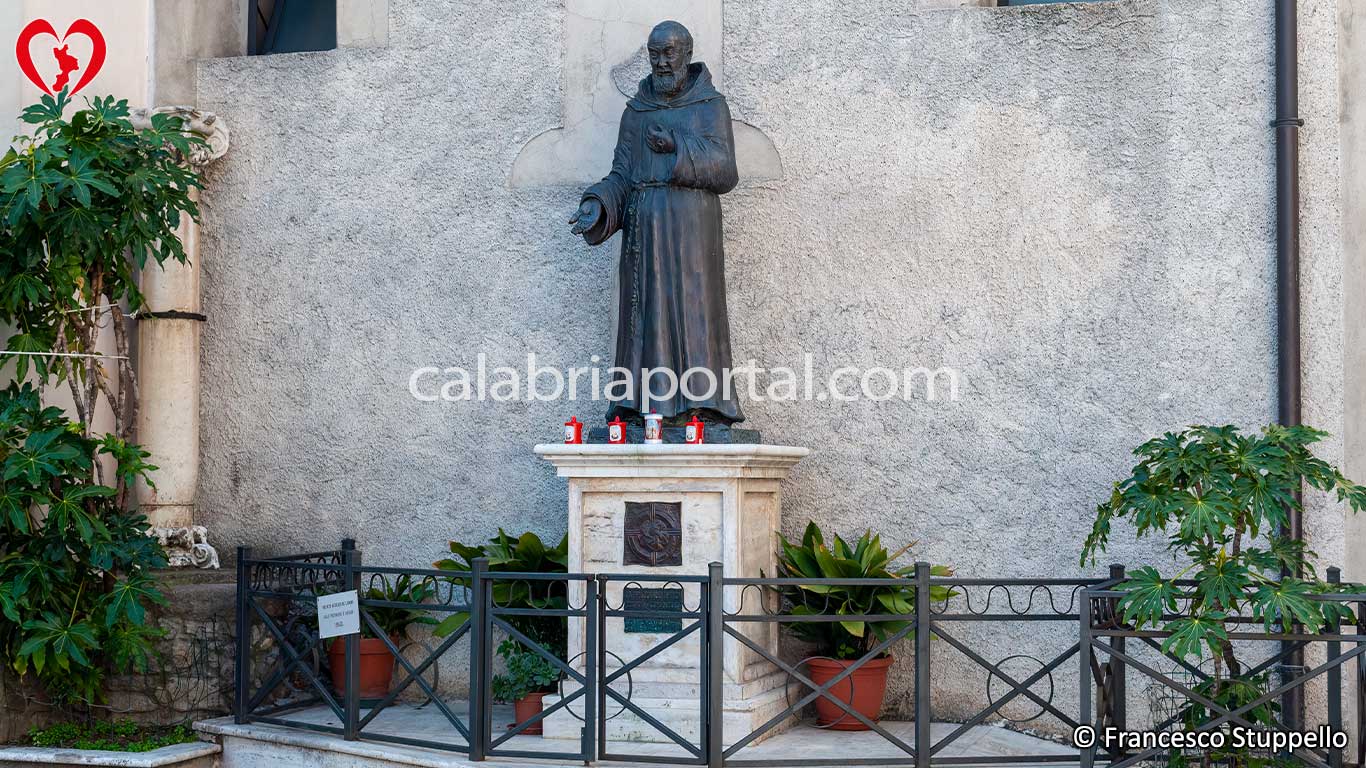 Monumento a San Pio a Longobucco (CS)