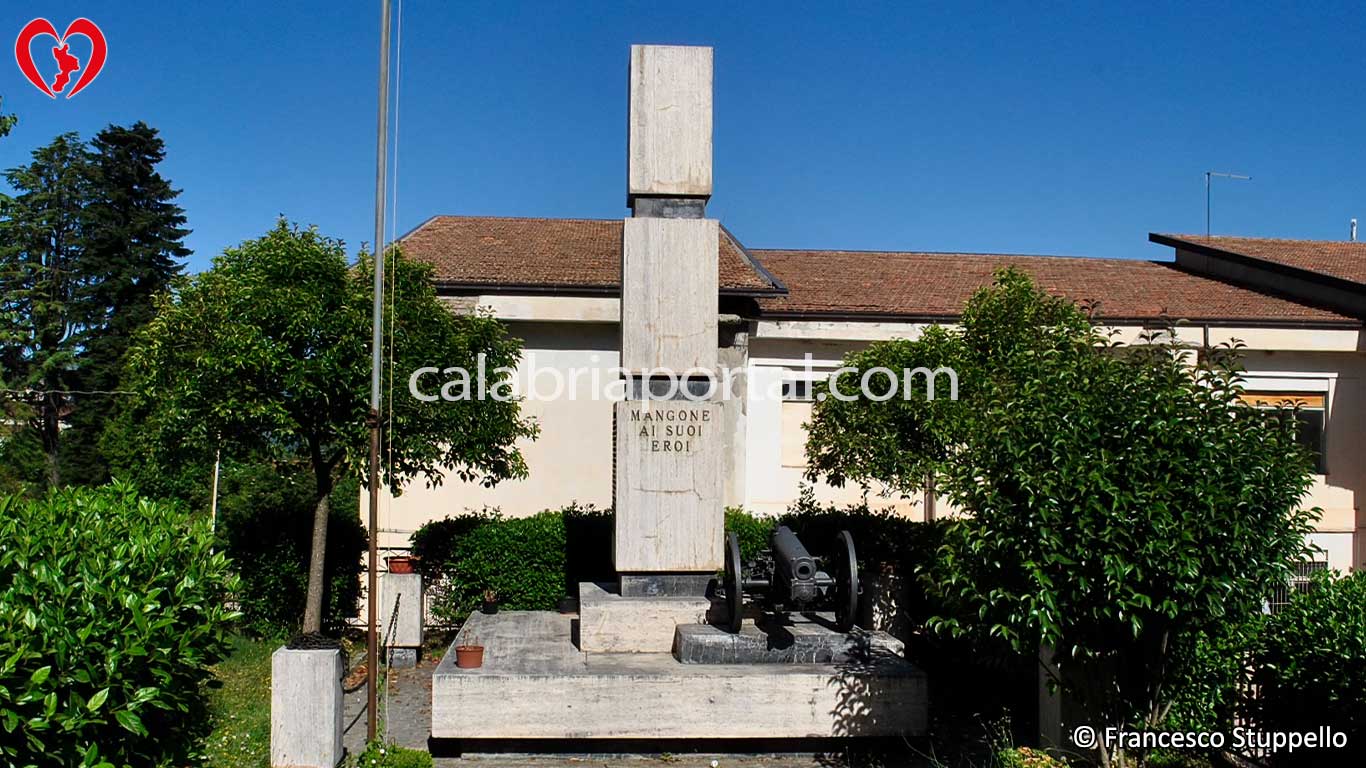 Monumento ai Caduti per la Patria di Mangone (CS)