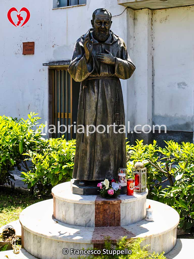 Monumento a San Pio da Pietrelcina a Marcellina (CS)