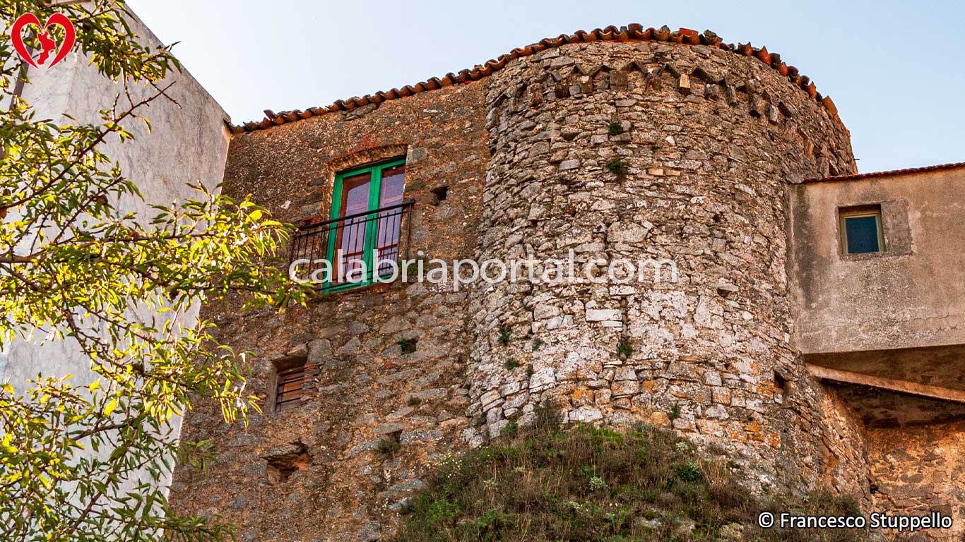 Nocara (CS): Torre del Castello