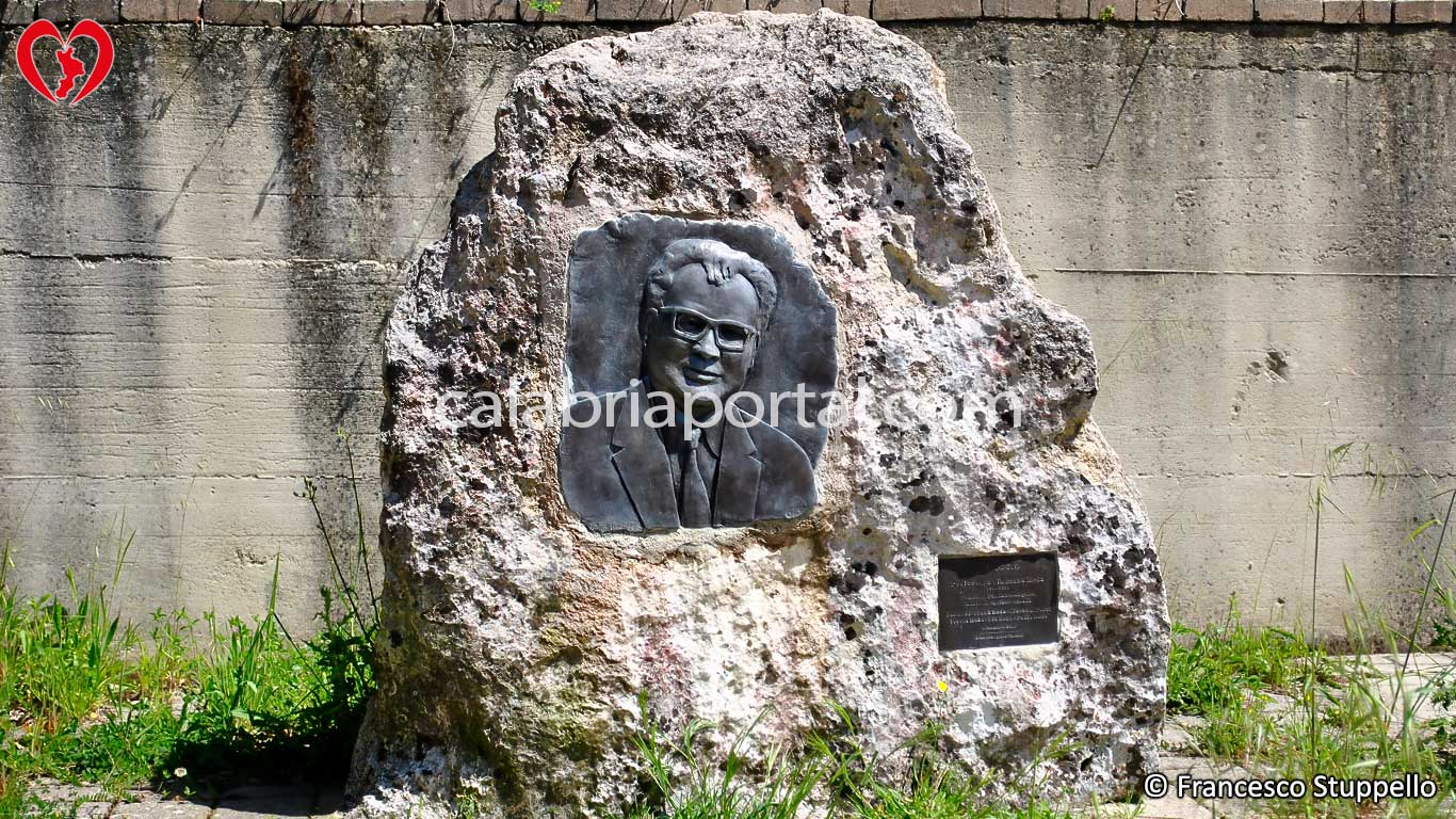 Monumento a Vincenzo Reda a Pantanolungo (CS)