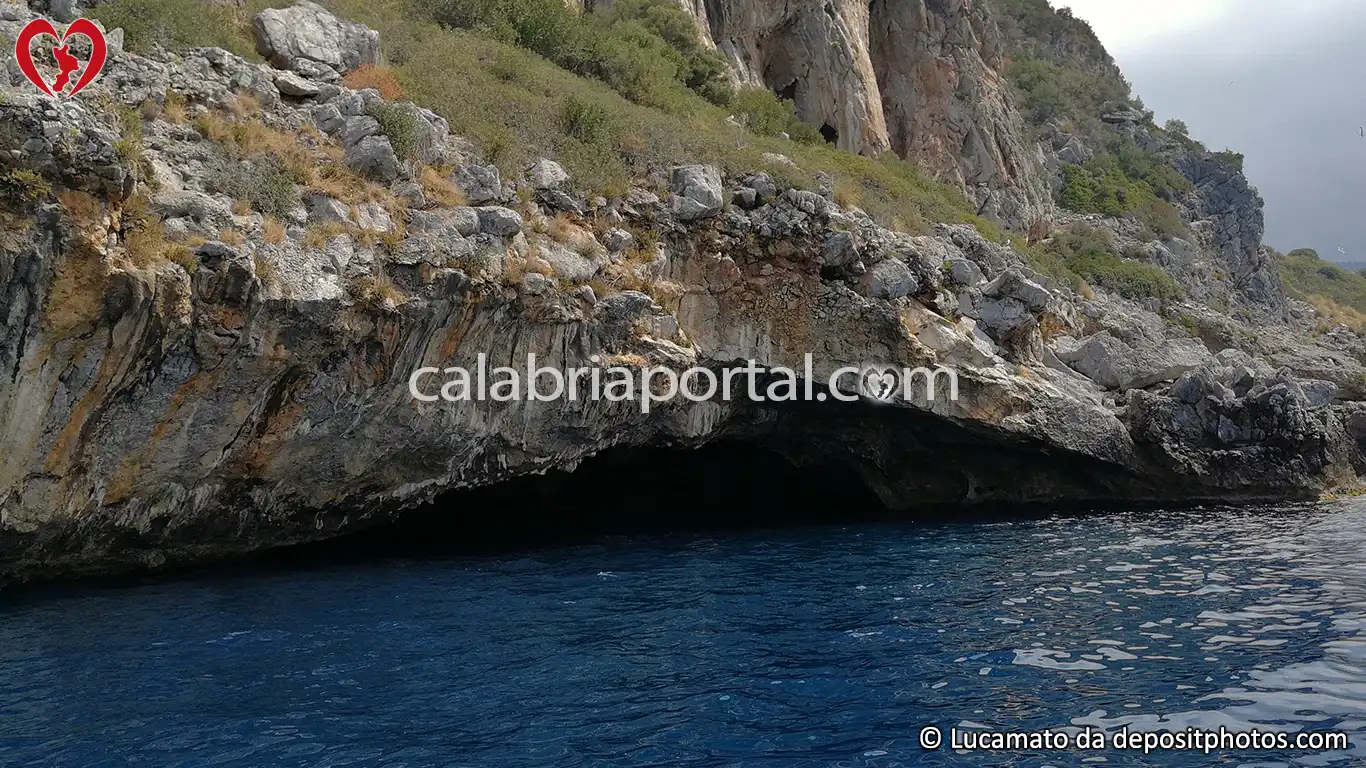 Grotta Azzurra dell'Isola di Dino a Praia a Mare (CS)