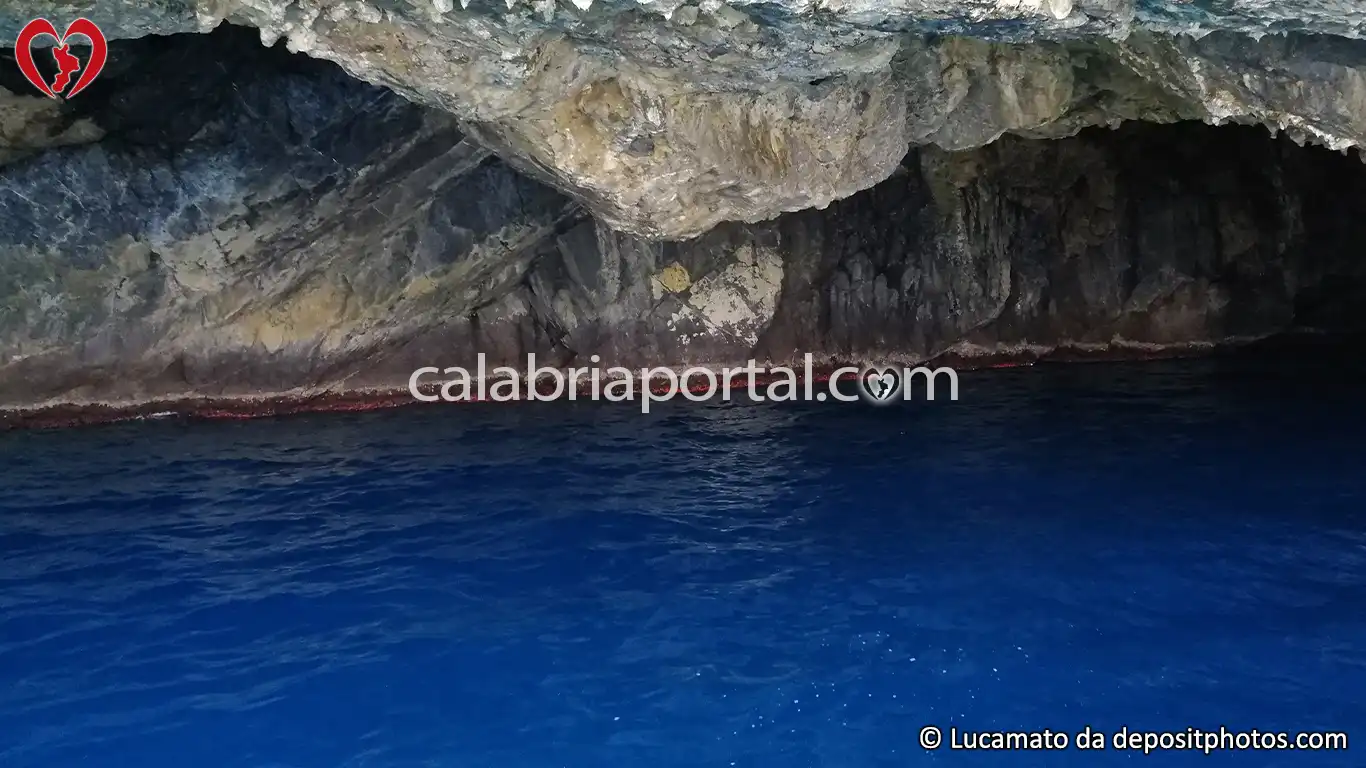 Grotta Azzurra dell'Isola di Dino a Praia a Mare (CS)