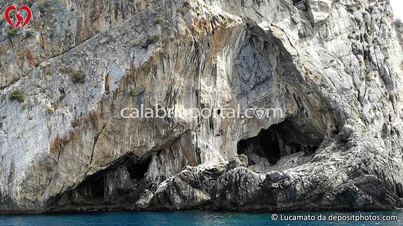 Grotta del Frontone dell'Isola di Dino a Praia a Mare (CS)