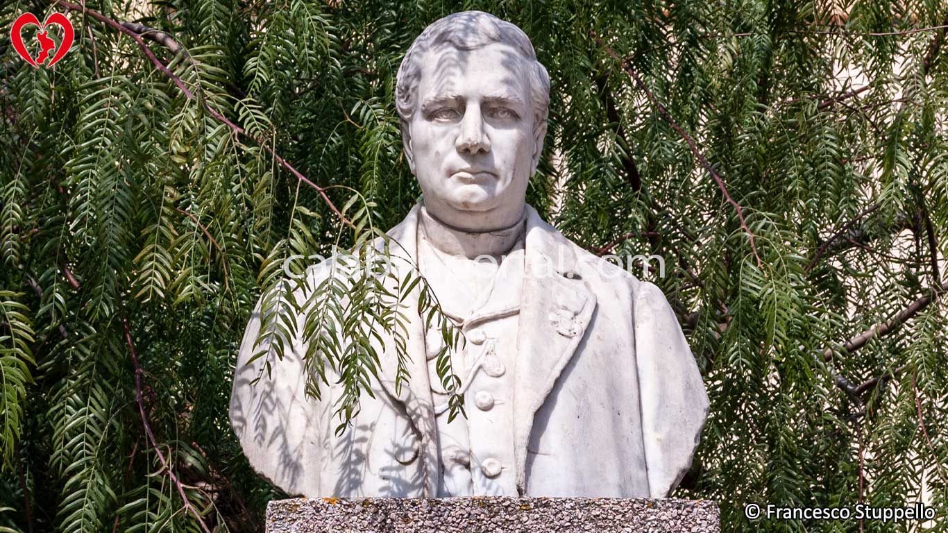 Monumento a Ferdinando Balsamo a Roggiano Gravina (CS)