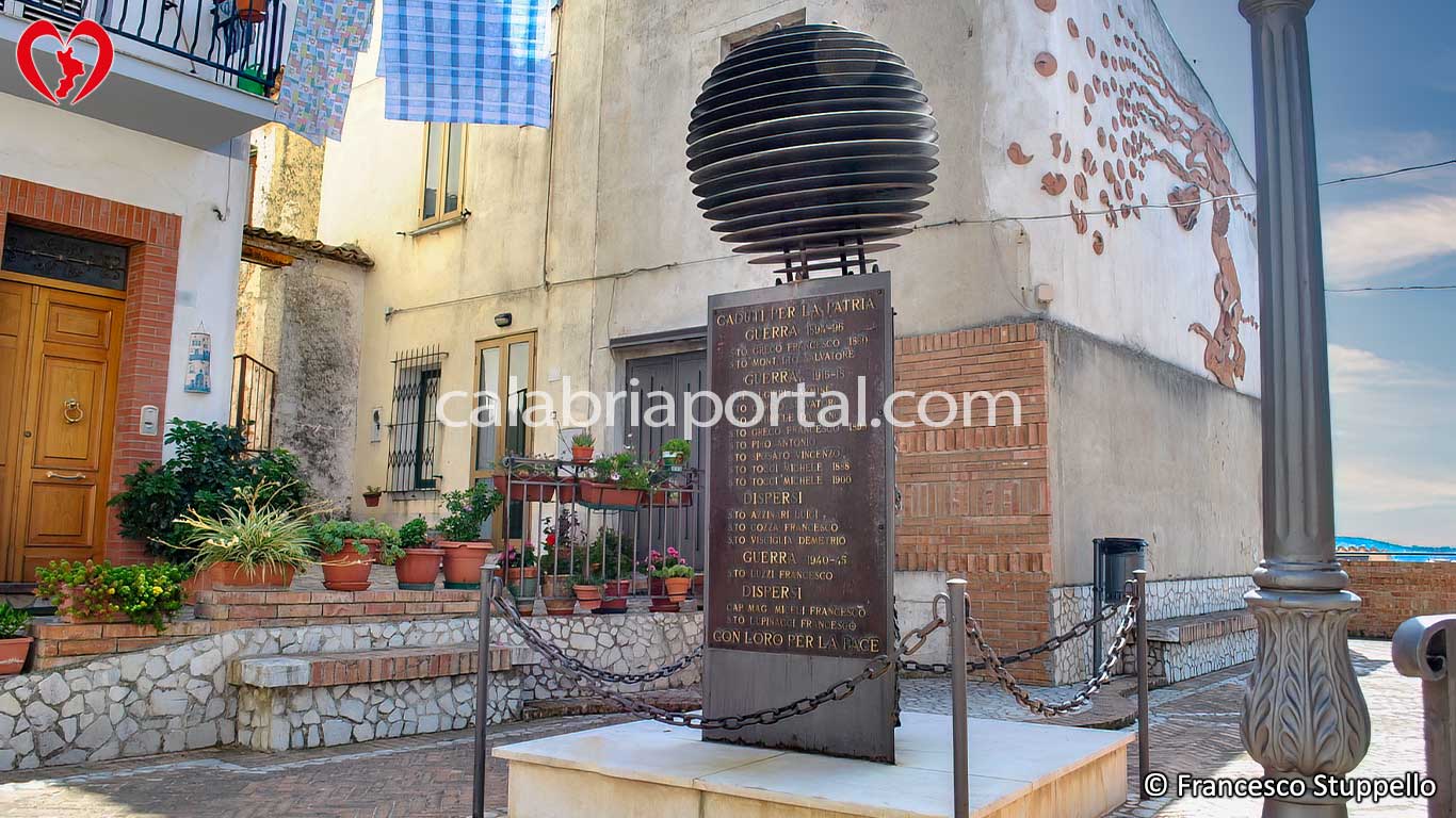 Monumento ai Caduti per la Patria di San Cosmo Albanese (CS)