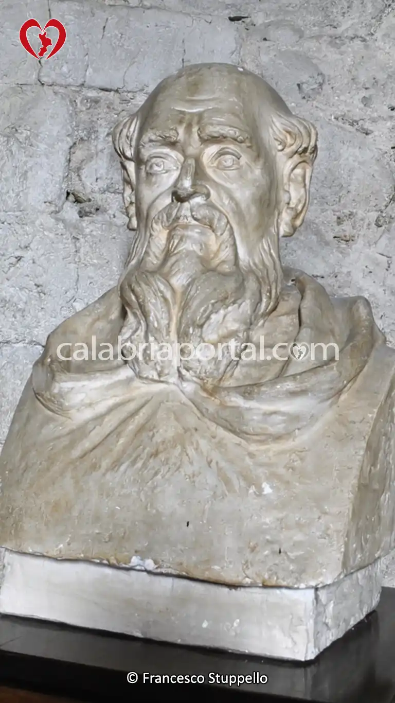 Busto di Gioacchino da Fiore presso l'Abbazia Florense di San Giovanni in Fiore