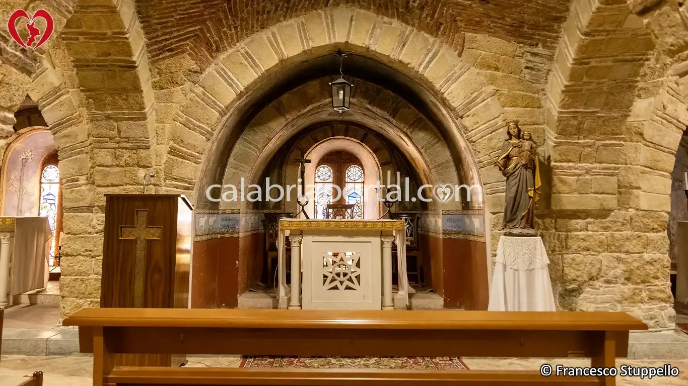 Altare Centrale della Cripta Normanna a San Marco Argentano (CS)