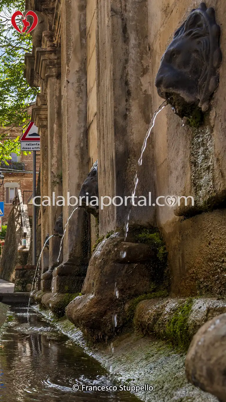 Particolare della Fontana di Sichelgaita a San Marco Argentano (CS)