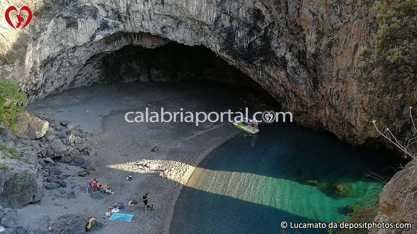 La Grotta del Saraceno presso l'Arcomagno a San Nicola Arcella