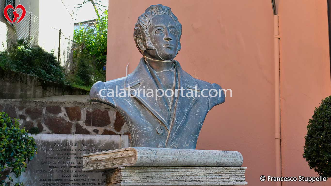 Monumento a Pasquale Baffi a Santa Sofia d'Epiro (CS)