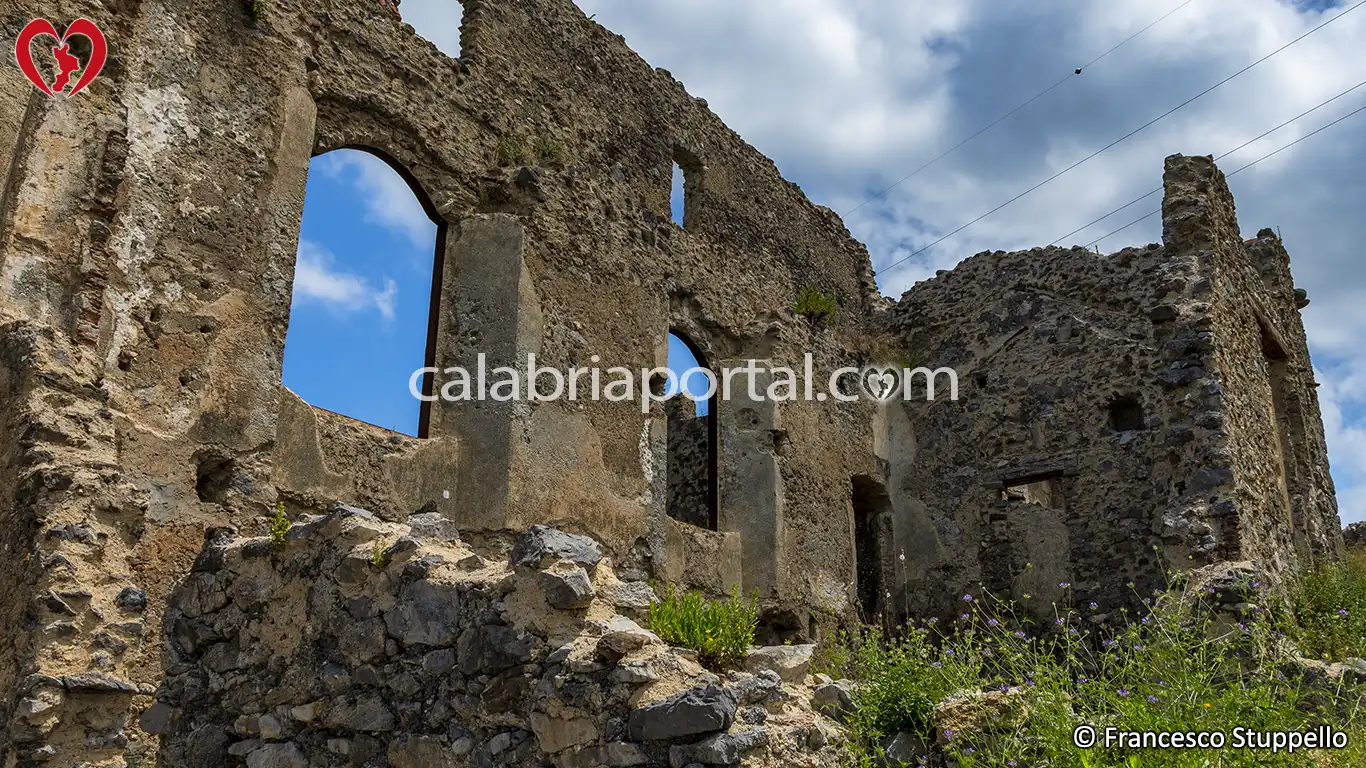 Scorcio dell'area nordest del Castello di San Michele a Santa Maria del Cedro (CS)