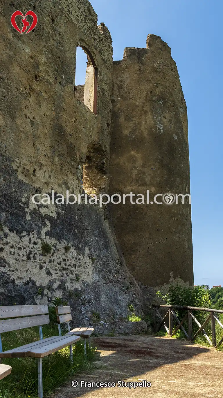 Torre Semicircolare del Castello di San Michele a Santa Maria del Cedro (CS)