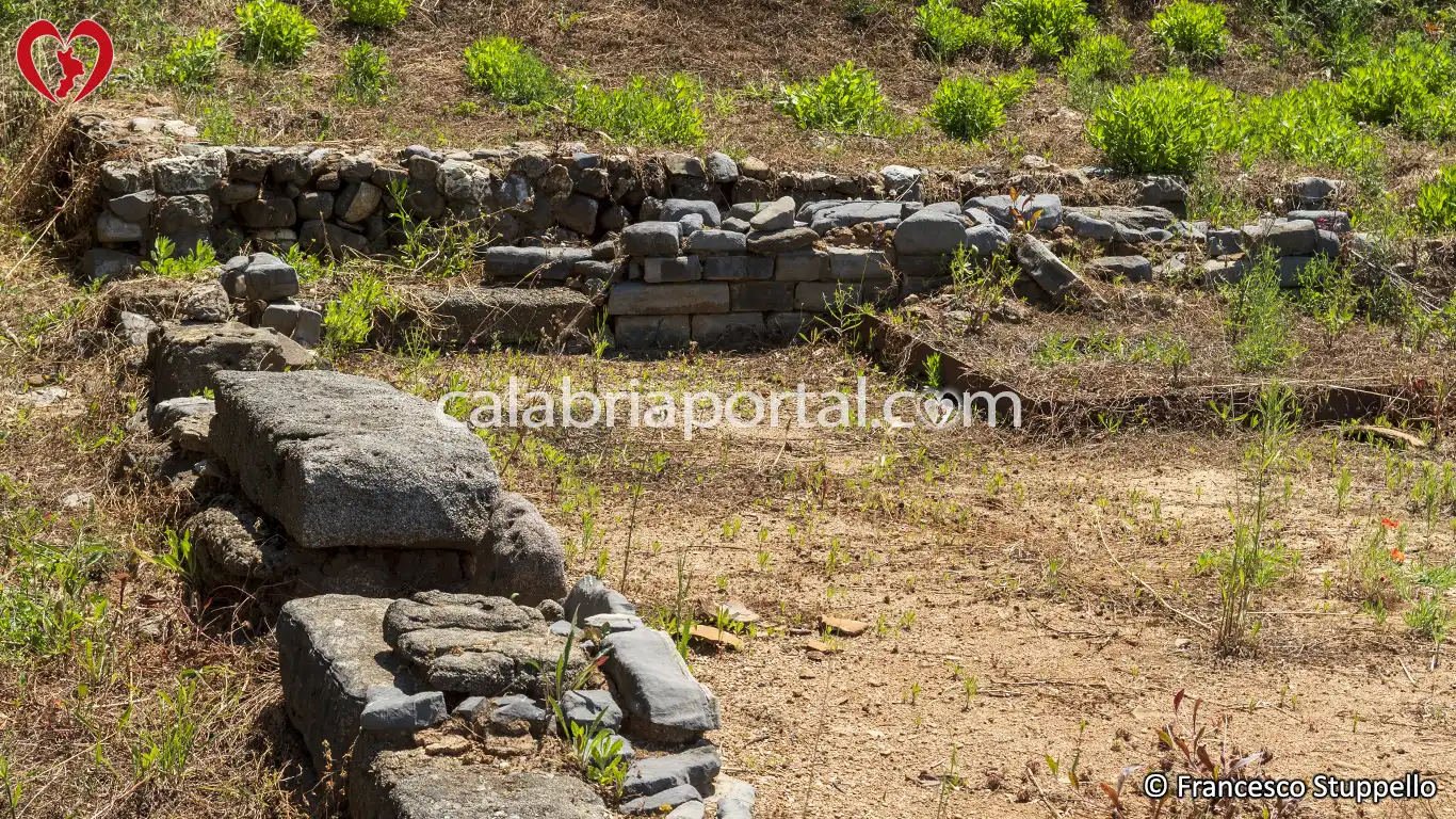 Scorcio de "La Casa con la Rampa" presso il Parco Archeologico di Laos a Santa Maria del Cedro