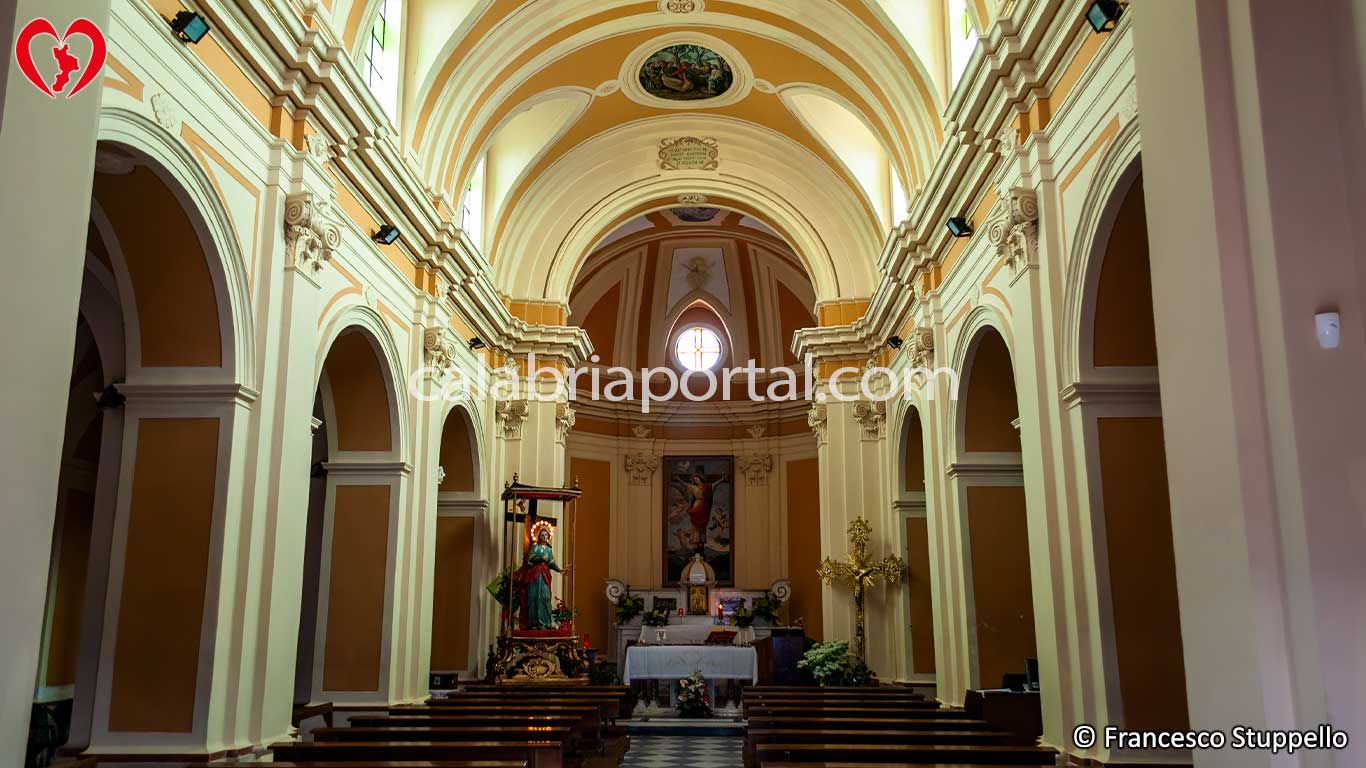 Navata centrale del Santuario di Santa Liberata a Santo Stefano di Rogliano (CS)