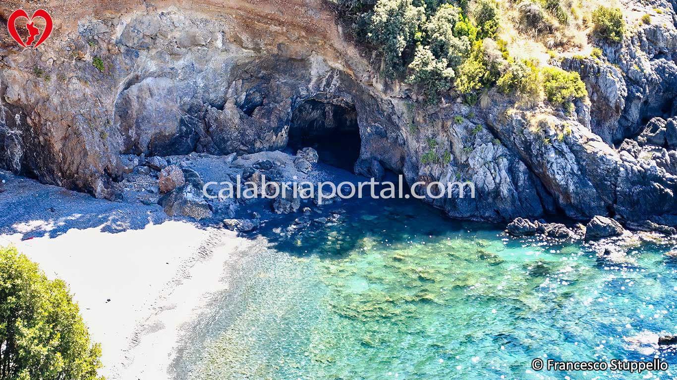 Grotta di Trase e Jescia presso la Spiaggetta a Scalea - Calabria