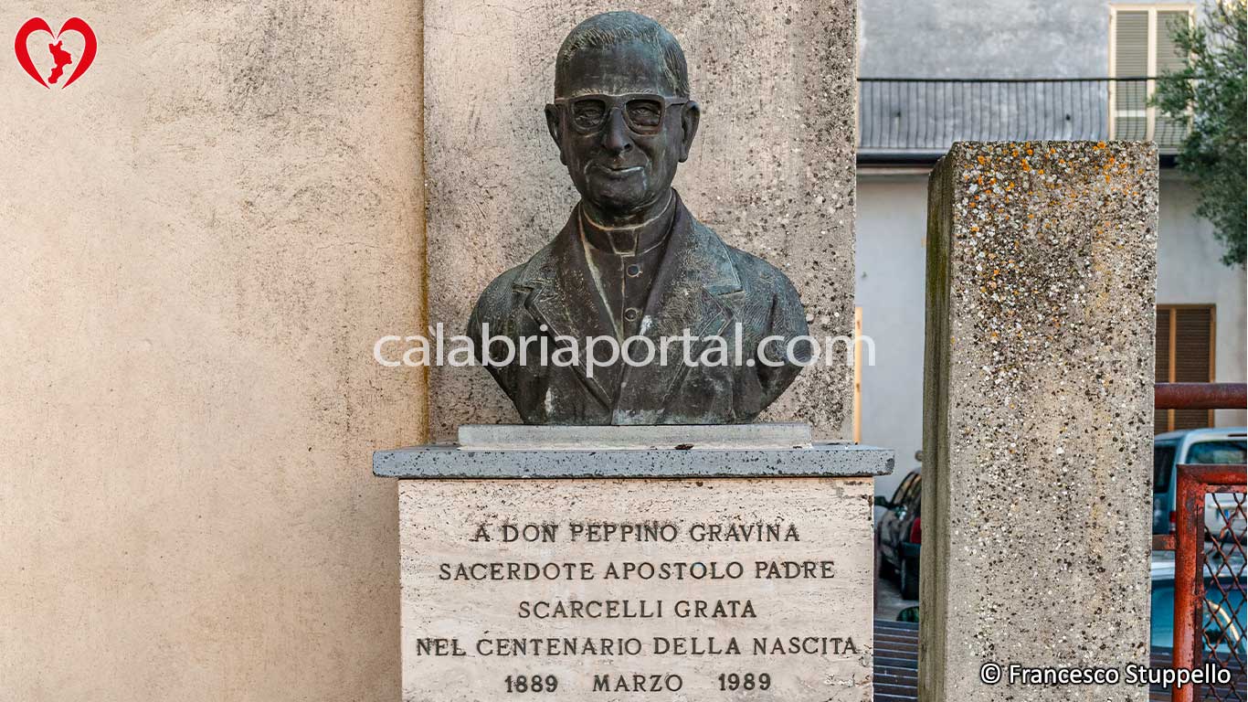 Monumento a don Peppino Gravina a Scarcelli (CS)