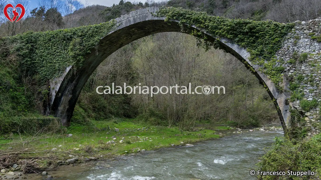 Ponte di Annibale o Sant'Angelo sul Fiume Savuto tra Altilia e Scigliano