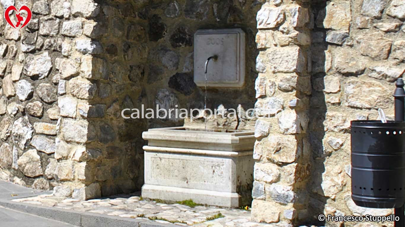 Spezzano della Sila (CS): Fontana di Largo Catalano