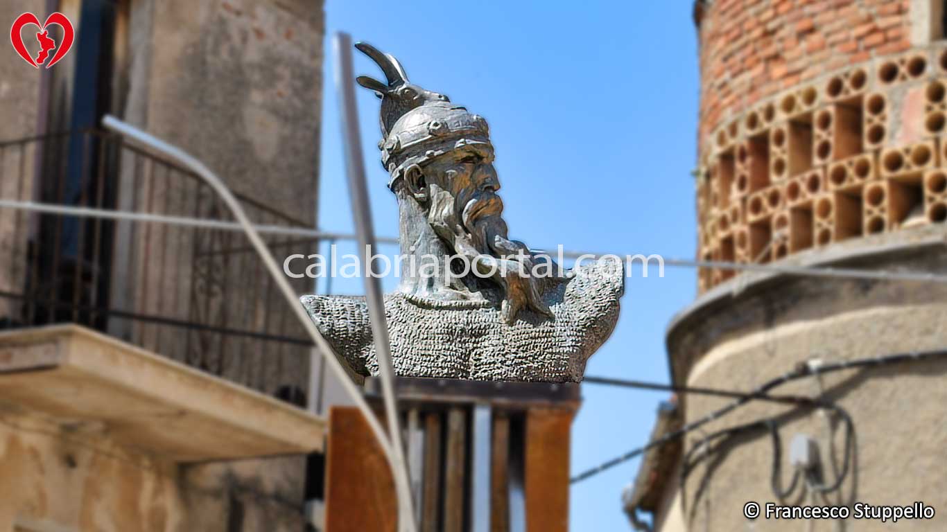 Il Monumento a Giorgio Castriota Scanderbeg a Vaccarizzo Albanese (CS)