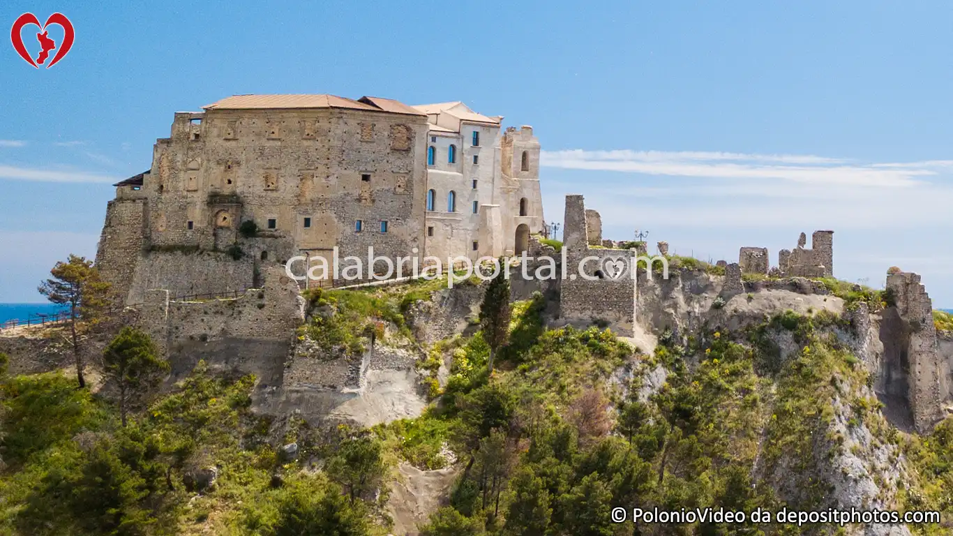 Castello dei Carafa a Roccella Ionica