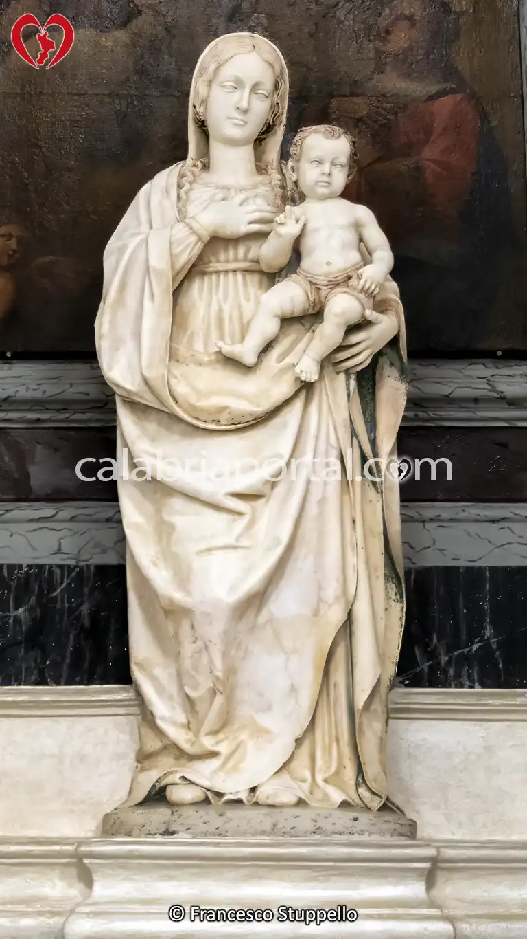 Scultura della Madonna con Bambino della Chiesa di San Giorgio Martire a Pizzo
