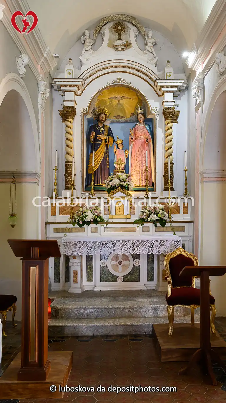 Altare Maggiore della Chiesa di Santa Maria dell'Isola a Tropea (VV)