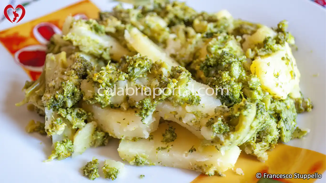 Ricetta dei Broccoli e Patate Fritte alla Calabrese