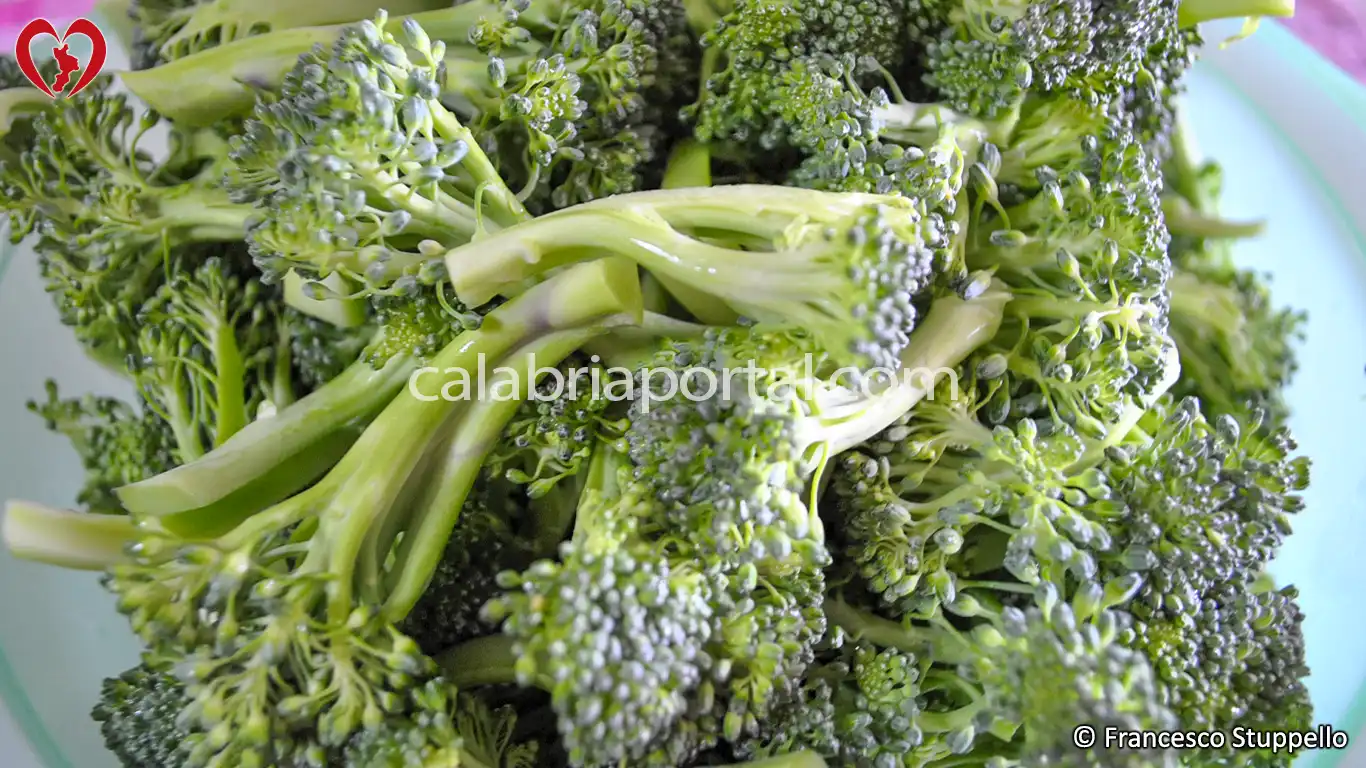 Ricetta delle Frittelle di Broccoli alla Calabrese: riducete a cimette