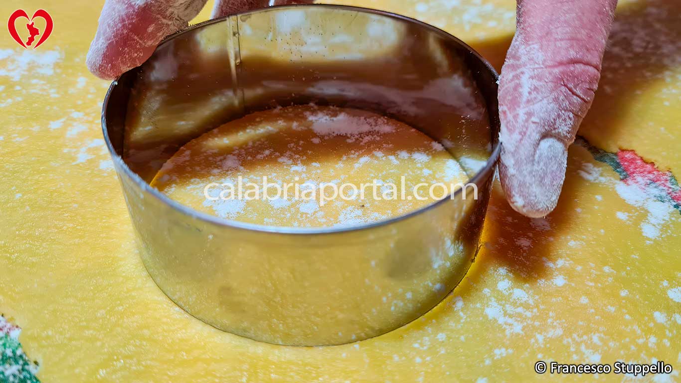 Lucerne di Castagne: lavorate la pasta in sfoglia