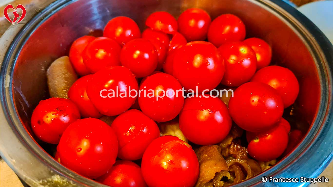 Ricetta delle Penne con le Cotiche di Maiale Salate: Aggiunte i Pomodorini