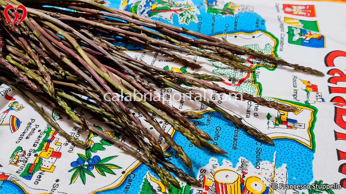 Ricetta della Frittata di Asparagi Selvatici alla Calabrese: gli asparagi