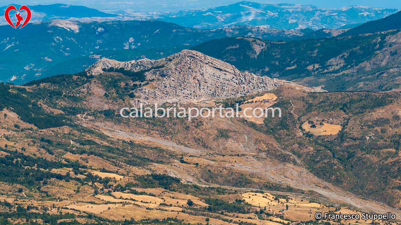 Timpa della Falconara vista dal Monte Serra Dolcedorme