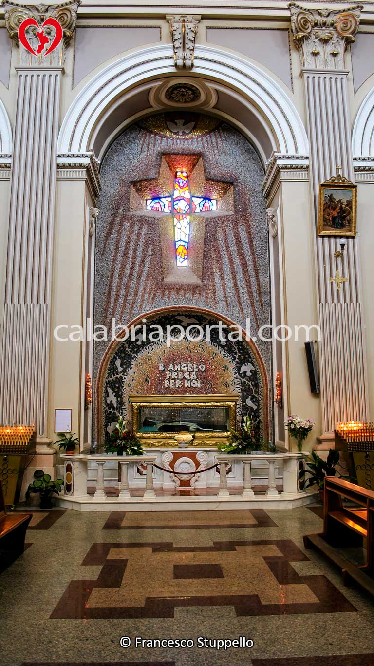 Urna di Sant'Angelo da Acri nella Basilica di Acri (CS)