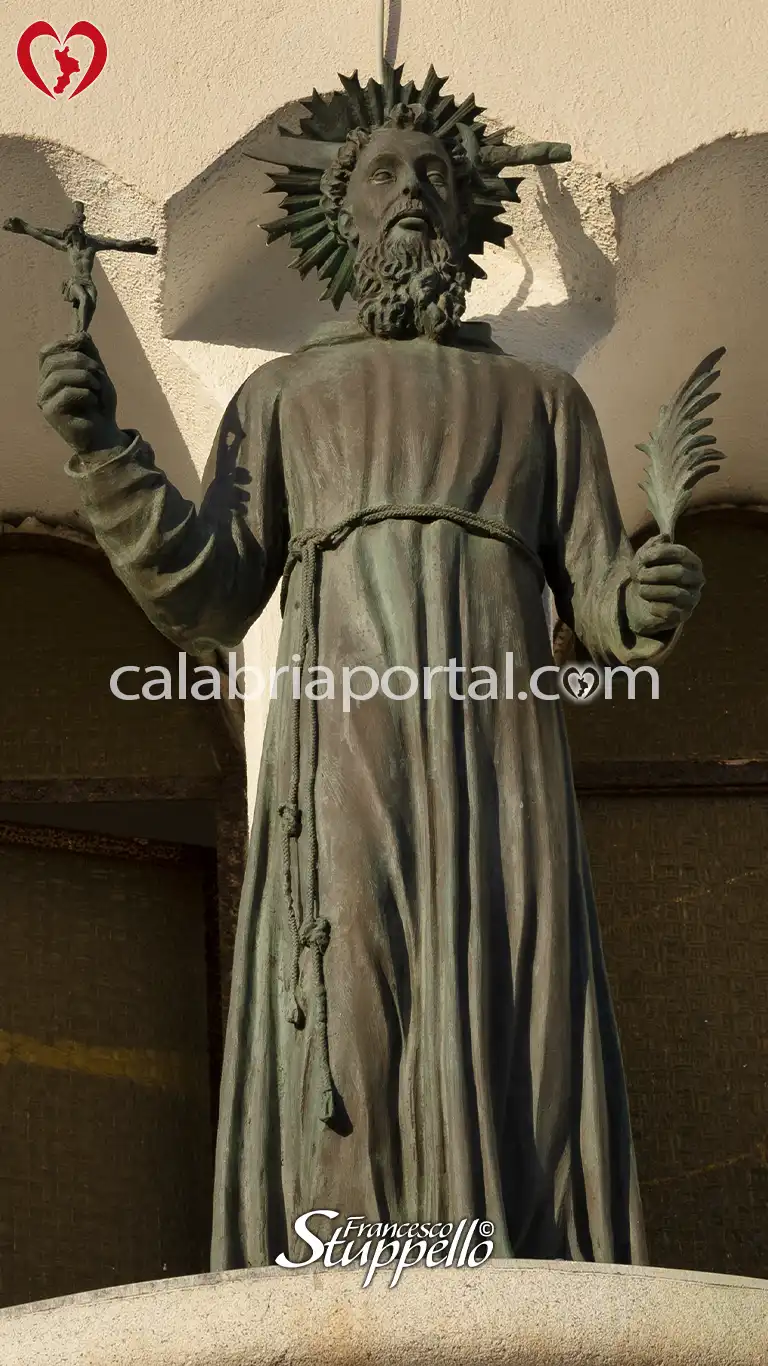 Statua di San Daniele Fasanella a Belvedere Marittimo Marina