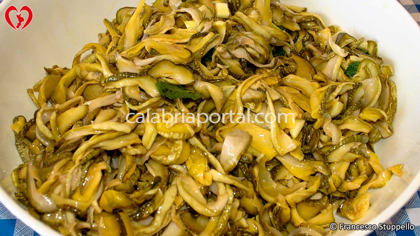 Ricetta dei Filetti di Zucchine alla Calabrese: Condite